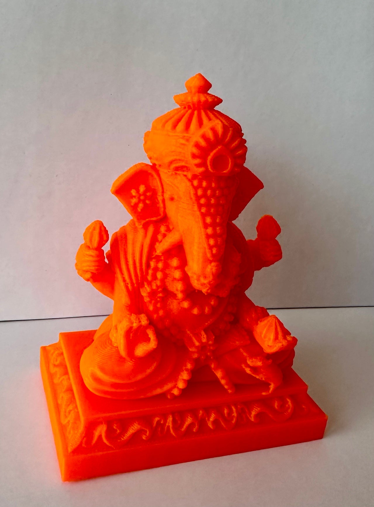 Lord Ganesha idol, Available in multiple sizes and colors