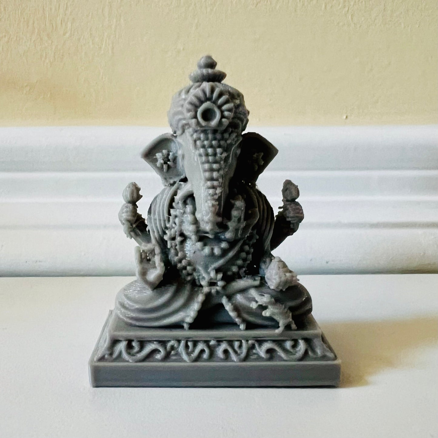 Lord Ganesha idol, Available in multiple sizes and colors