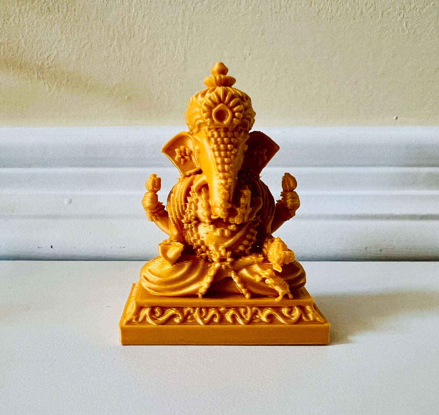 Lord Ganesha idol, Available in multiple sizes and colors